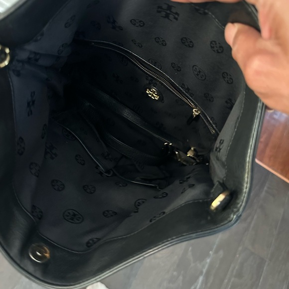 Tory Burch Black Messenger Bag with Embossed Logo - Picture 4 of 8